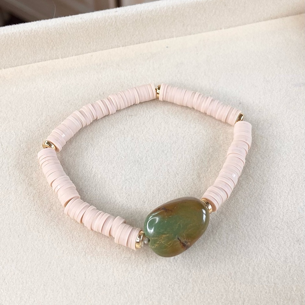 “Desert Jade” Polished Jade & Tan Heishi Beaded Stretch Bracelet
